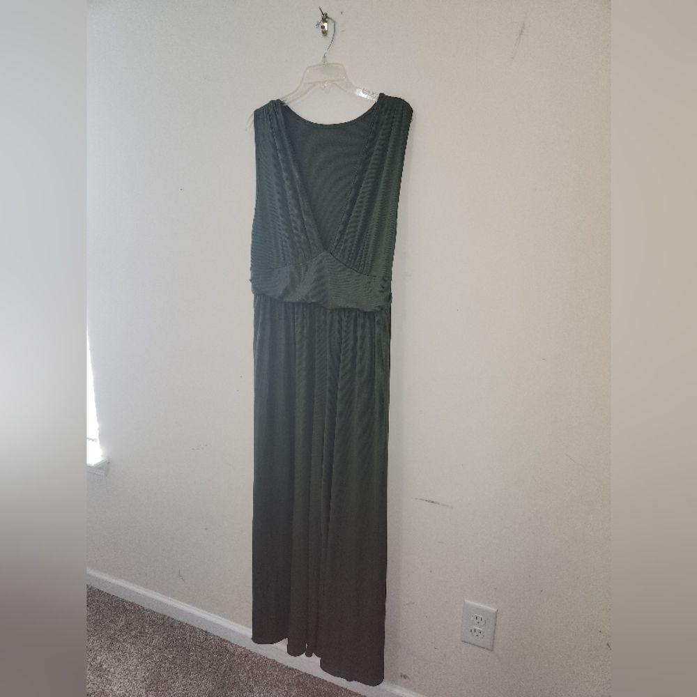 Chic sleeveless jumpsuit in dark green